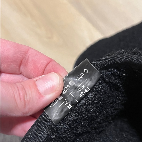 Hush Men’s Black Wooly Fuzzy Slippers Medium (42-43) - Picture 6 of 7